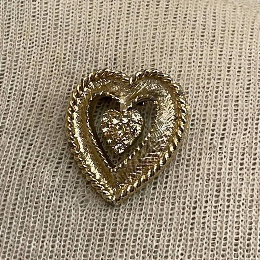 Vintage Light Gold-tone Texture Heart Pin with Rhinestone Accents